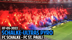 Schalke-Ultras Pyro Gegen St. Pauli | FC Schalke 04 - FC St. Pauli  07.05.2022 | Schalke-Aufstieg - YouTube