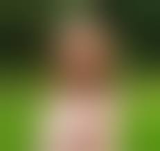 Junge Nackte Frau Posiert Auf Natürlichen Hintergrund Lizenzfreie Fotos,  Bilder Und Stock Fotografie. Image 23331201.