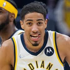 Jennifer Whitenack's Instagram, Twitter & Facebook