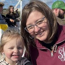 Jennifer Whitenack's Instagram, Twitter & Facebook