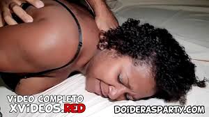Sexo a tres amador em familia com o sortudo comendo a mãe gordinha e a  filha gostosa juntas - XNXX.COM