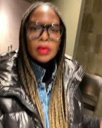 make blurry pics great again 🤳🏾 happy friday good people✌🏾  #makrblurrypicsgreatagain