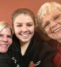 Nicole Albee's Instagram, Twitter & Facebook