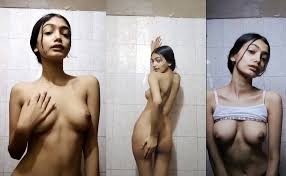 Slim Sexy Indian Desi Girl Strip Tease As She Flaunts Her Nude -  Naijapornsite