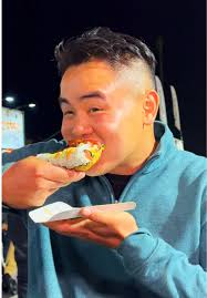 Think you've tried it all? 🥵 Topped with the X-batch chili oil from  Zindrew's, here is the infamous sushi pizza from Sushi Pizzeria! Who dares  to try this? 🤔 #fyp #food #spicy #chili #sushi #pizza ...