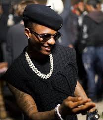 son of big wiz 🌱 on X: Wizkid be like PORN, Everybody dey watch am  lowkey. t.cooQ3LamXTHt  X