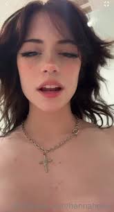 Hannah Owo Shows Her Boobies | PimpBunny