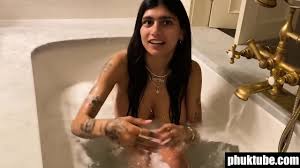 Desi Gal Mia Khalifa Returns To Porn