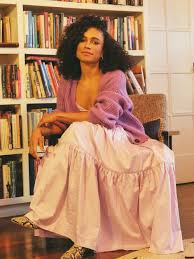 Lauren Ridloff - Free pics, galleries & more at Babepedia