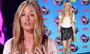 Teen Choice Awards: Cat Deeley glamorous in leather skirt | Daily Mail  Online