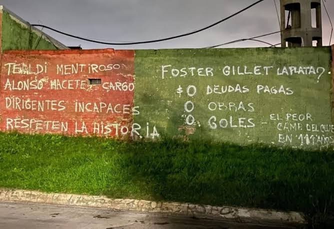 Duras pintadas en Rampla Juniors contra Ignacio Alonso, Foster Gillett y Gastón Tealdi por mal andar del club - EL PAÍS Uruguay