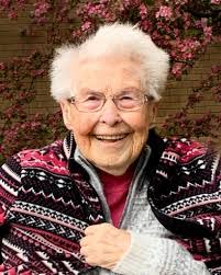 Charlotte Holbrook's Instagram, Twitter & Facebook