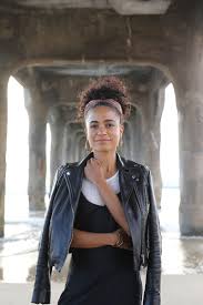 Lauren Ridloff - Free pics, galleries & more at Babepedia