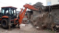 Warangal residents obstruct, attempt to attack MRO over false demolition fears