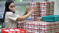 Analysts see continued baht decline this year