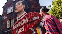Virgil van Dijk pays special visit to new Anfield mural in his honour