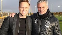 Olly Murs popped to United's training ground before meeting fans