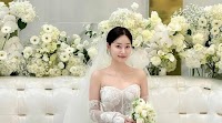 AOA Yuna posted an ultrasound photo to announce her pregnancy, and fellow group member Chanmi left a message to wish her well