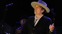 Fans Defend Bob Dylan After He Defies Concert Standard During Performance