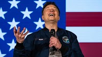 Elon Musk Biographer Details Why He Thinks Billionaire Is ‘Going Mad’