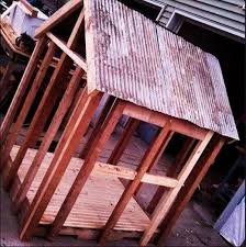 Build Easy Diy Playhouse From Pallets