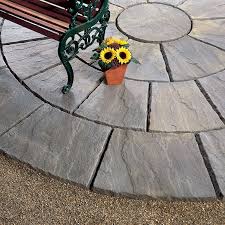 Thakeham Flagstone Riven Edge Circles