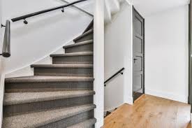 Page 3 Basement Stairs Stock Photos