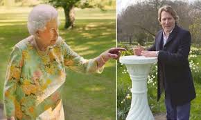 The Queen Moves Sundial In Buckingham