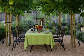 Dining In A Classic Gravel Garden