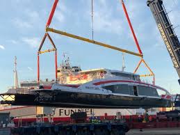 modulift beams lower vessel into water