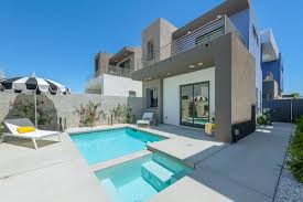Icon Palm Springs Features Green