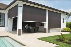 How Do Retractable Screen Doors Work