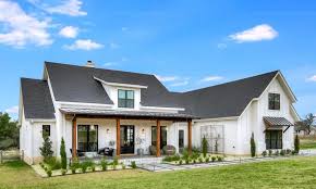 Modern Farmhouse With 2 Or 3 Car Garage