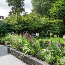 18 Lush Garden Border Ideas For