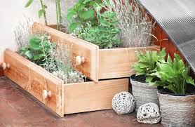 10 Recycled Gardening Ideas To Use In