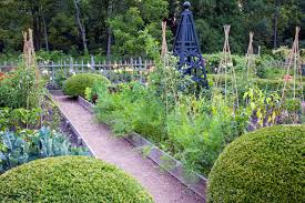 17 Gardens With Raised Vegetable Beds