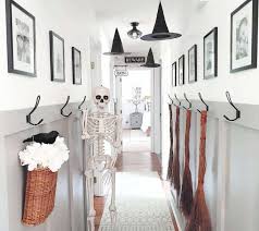 24 Ideas How To Decorate A Narrow Hallway