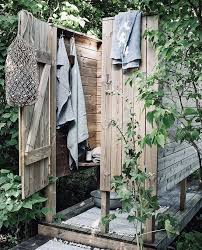 Outdoor Shower Ideas From Rustic