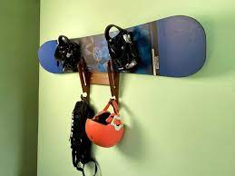 Wood Snowboard Holder Snowboarder