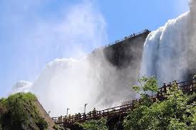 tour with maid of the mist boat ride