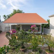 Oversized Roof Shelters House In Quang