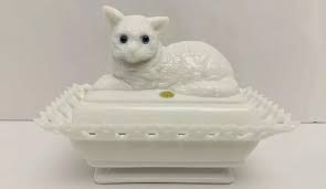 Vintage Milk Glass Pieces That
