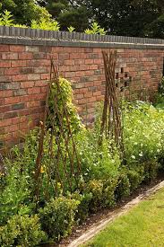 Expanding Willow Obelisks