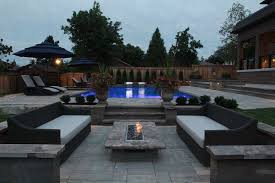 10 Poolside Backyard Fire Pit Ideas