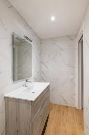 White Tiles Mirror Ceramic Sink