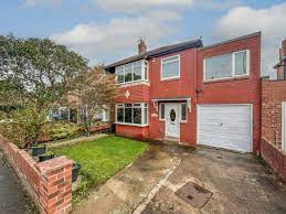 5 Bedroom Semi Detached House For