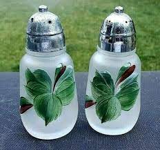 Pepper Shakers Frosted Glass Set