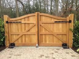 10 Simple Modern Fence Gate Designs