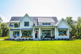 Modern Farmhouse Plan 098 00302