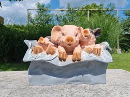 3 Little Pigs Decorative Sculpture Of